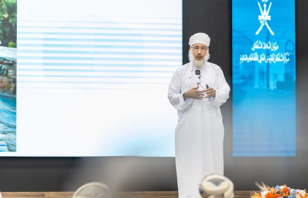 مركز السلطان قابوس العالي للثقافة والعلوم ينظم محاضرة “الأمن الفكري” بصحار